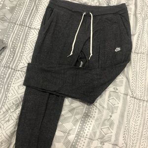 L Dark Grey NIKE capris sweats
